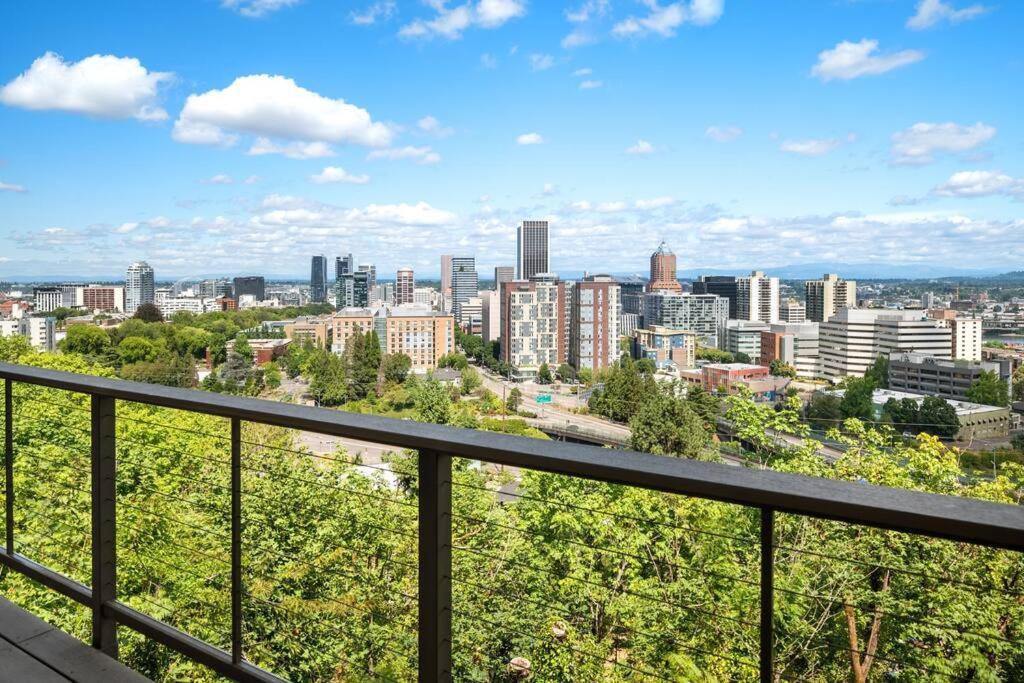 Breathtaking Views W/ Modern Lux - 2330 Apartment Portland