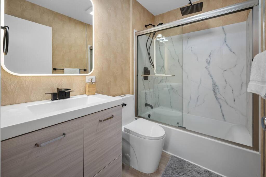 Breathtaking Views W/ Modern Lux - 2330 Apartment *