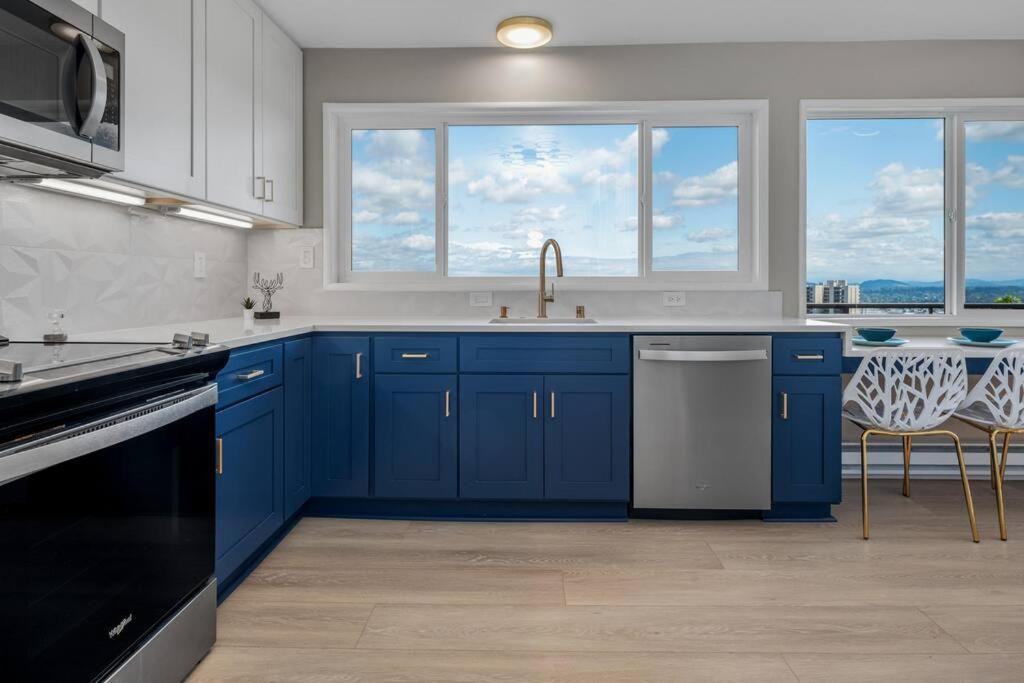 Apartment Breathtaking Views W/ Modern Lux - 2330 Portland