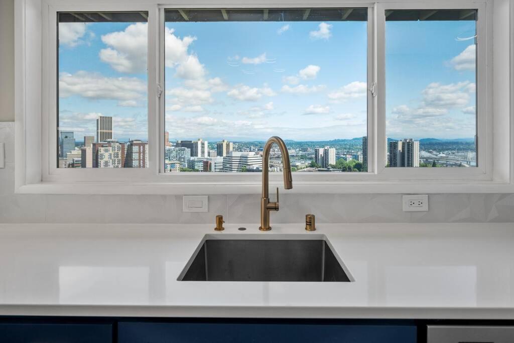 Apartment Breathtaking Views W/ Modern Lux - 2330 Portland